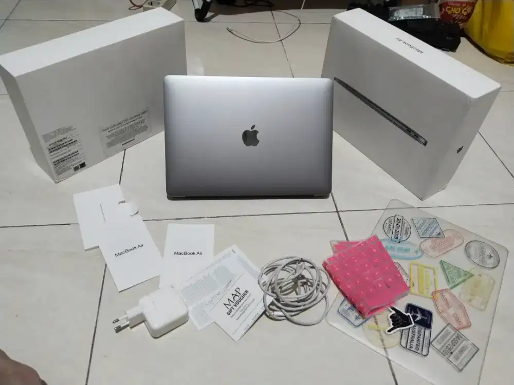 Dijual macbook air M1 ex IBOX 2024 Lengkap Nota Juga ada Ram 8GB SSD