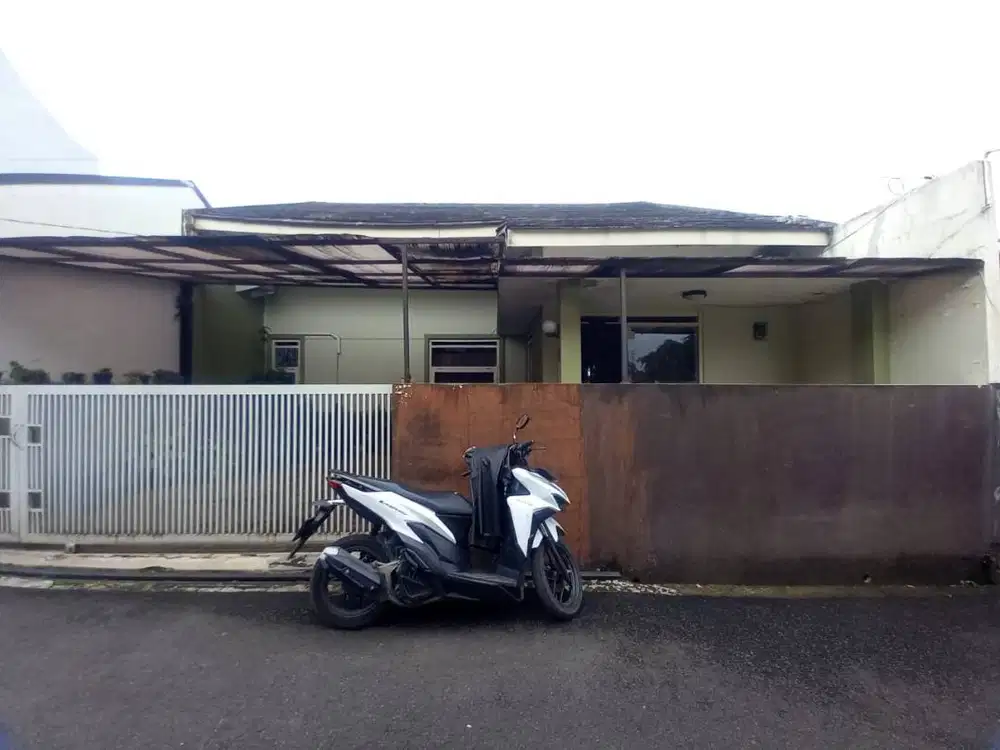 di jual rumah lokasi strategis dalam komplek di cihanjuang cimahi