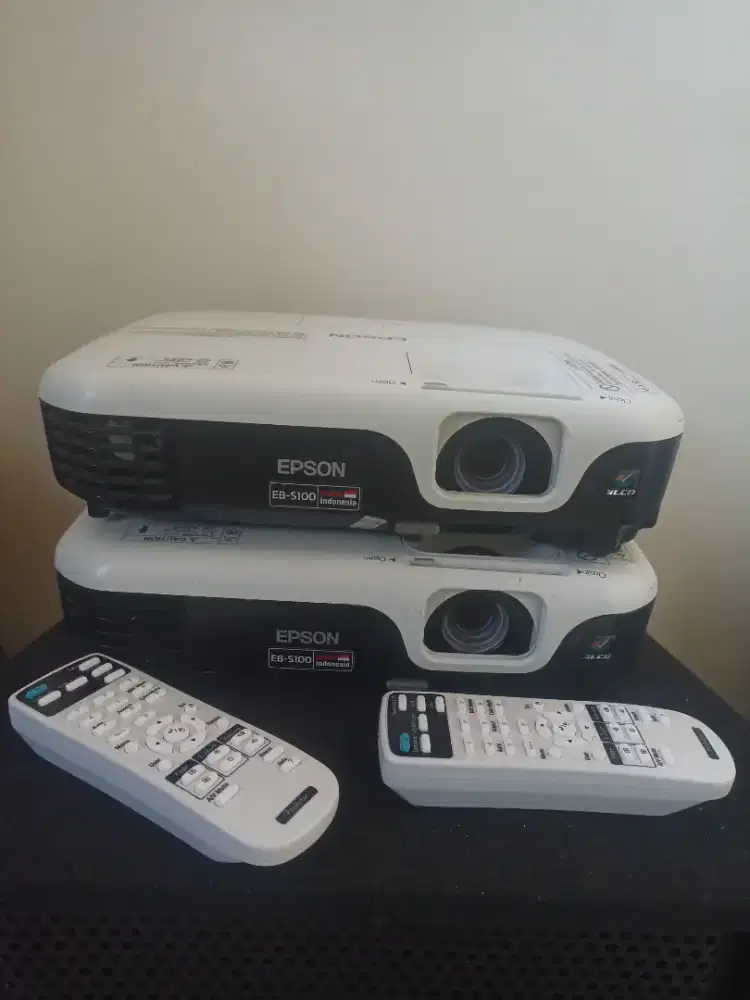 Proyektor Epson EB S100