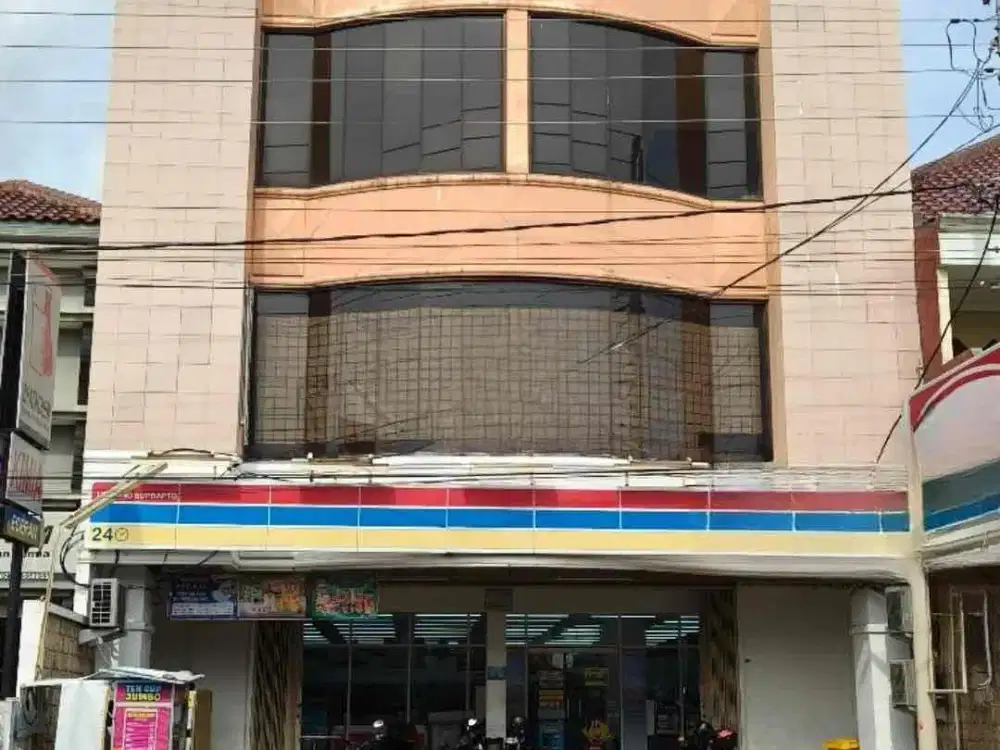 Disewakan bangunan strategis 3 lantaii di kota jogja