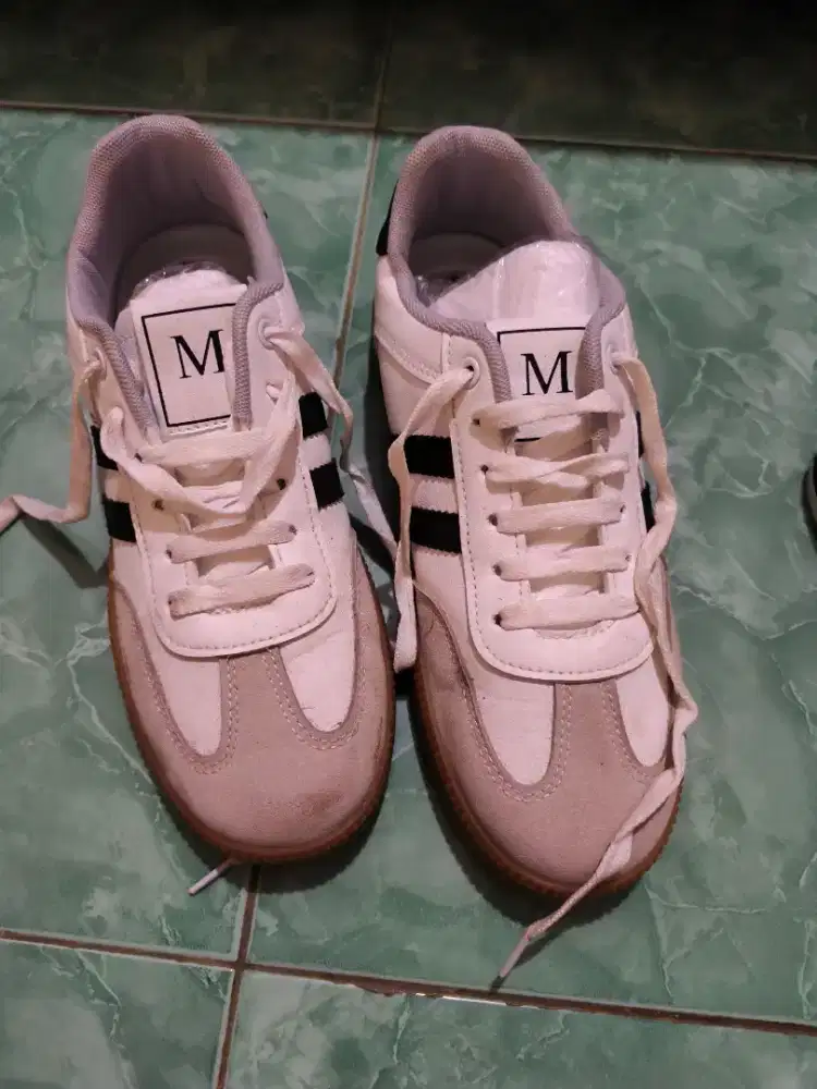 Dijual sepatu preloved dan baru