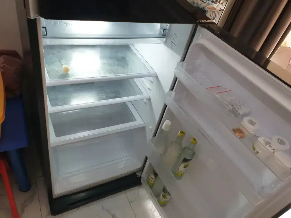 Jual kulkas 2 pintu lapis kaca. Plasmacluster sharp