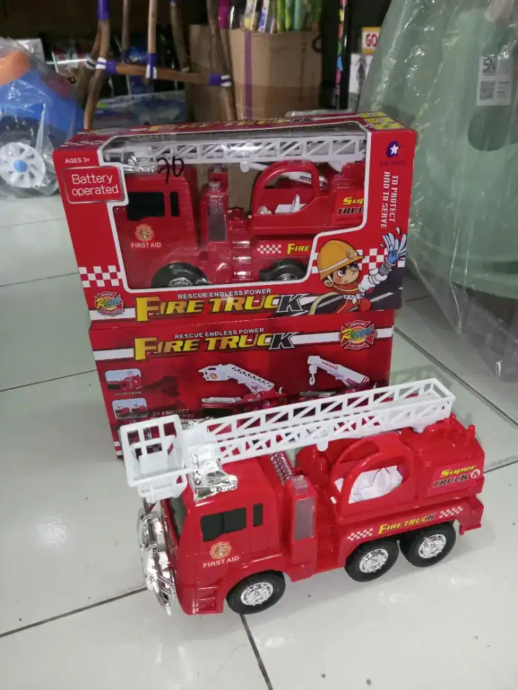 Mainan anak truk pemadam baterai