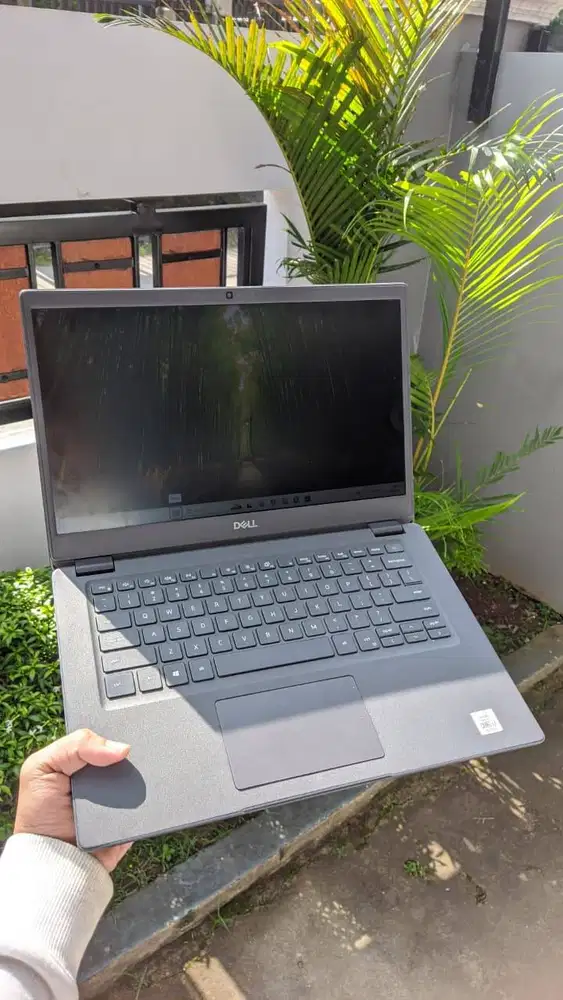 Laptop Dell Latitude 3410 i3 Gen10 SSD 256GB RAM 8GB Mulus Bergaransi
