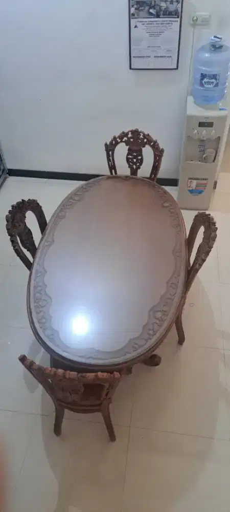 Jual cepat dan murah meja makan kayu jati kursi 4 ukir