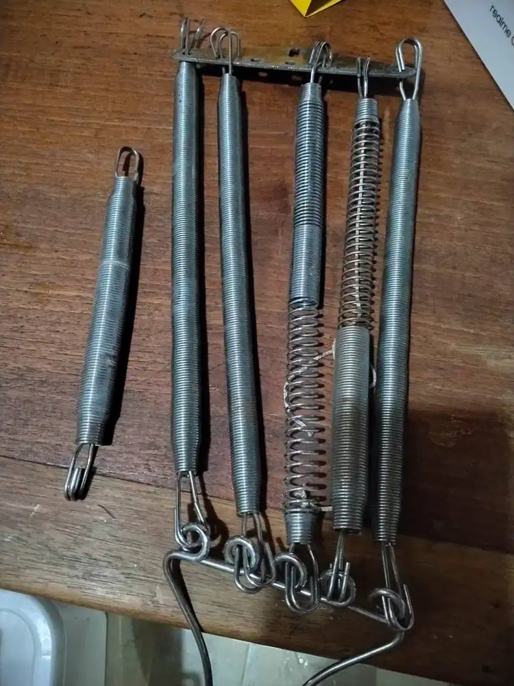 KELAMBU DAN BESI AYUNAN (BEKAS)