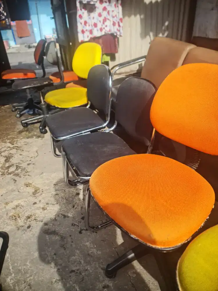 Kursi kantor bekas berkualitas