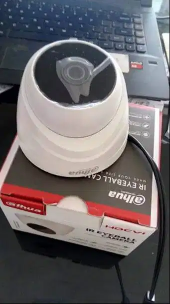 kamera cctv di pantau di monitor dan juga HP