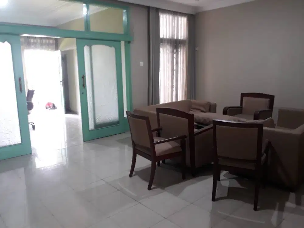 Disewakan Rumah Siap Huni Furnish Selantai Tengah Kota Sayap Sunda