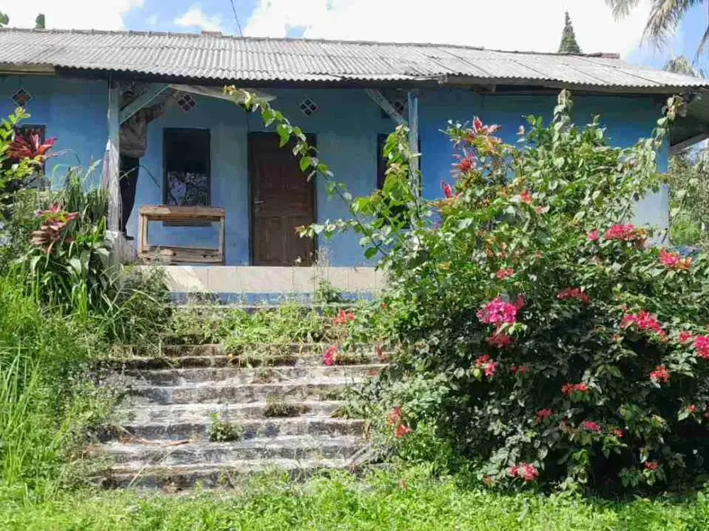 dijual lahan + bangunan semi villa pinggir jalan udara sejuk