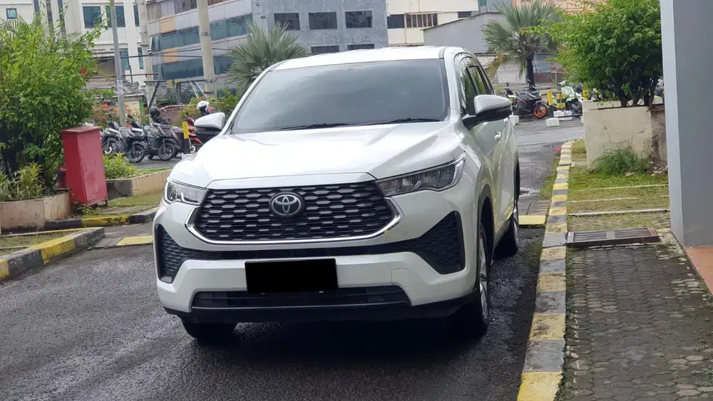 Toyota kijang innova zenix v non hybrid 2024 putih