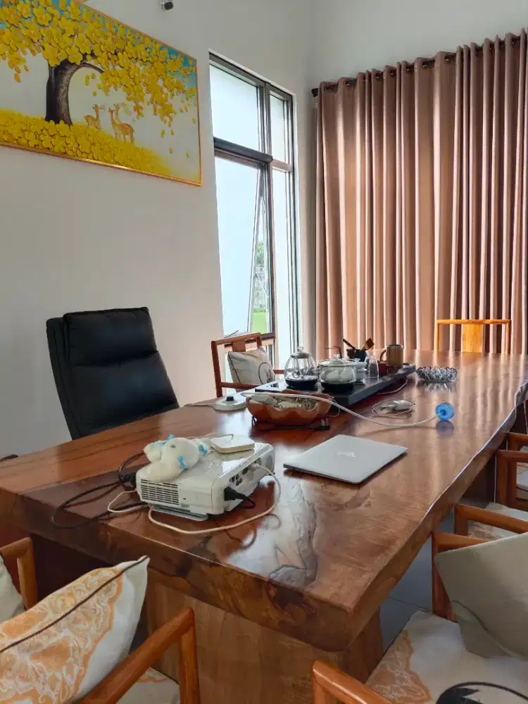 meja jenis kayu berkualitas bekas tapi masih seperti baru