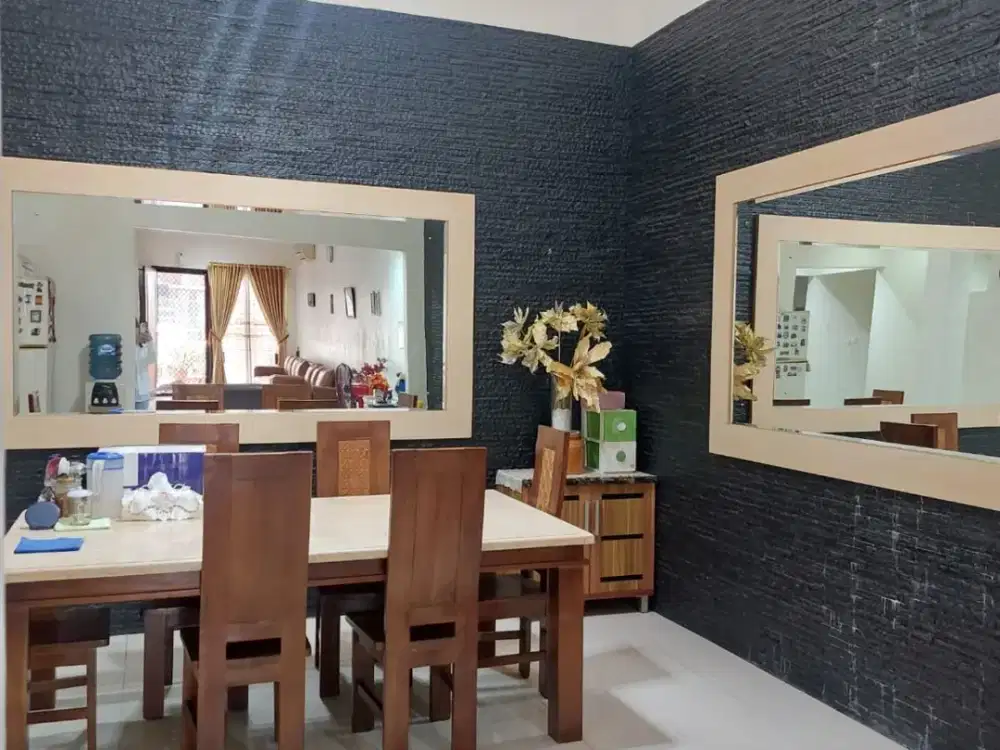 Di jual rumah 2 lantai semi furnished dalam.cluster aralia harapan indah