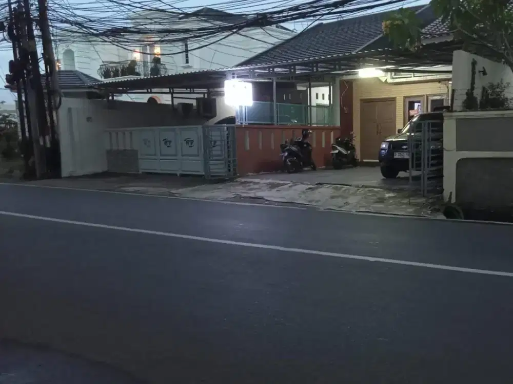 DI JUAL murah NYOP atau disewa Terletak di pinggir jalan raya (Jagakarsa - Cilandak KKO)
