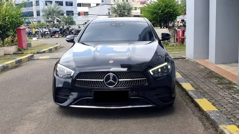 Mercedes Benz Mercy E300 AMG Line 2023 Hitam Km.10rb
