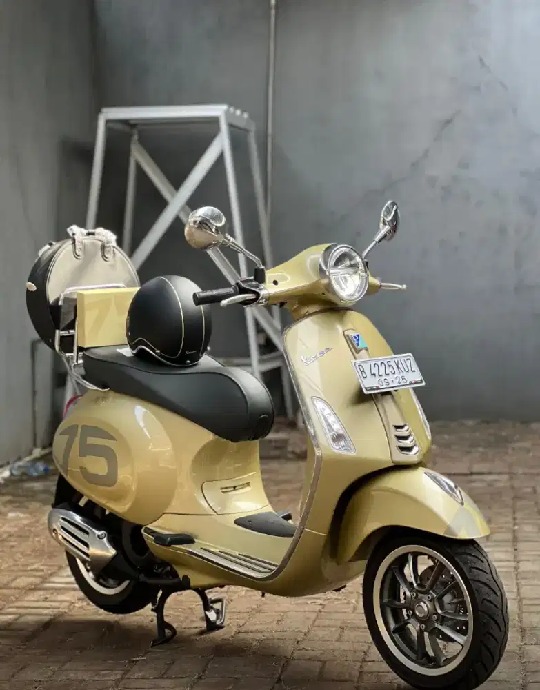 Vespa 75th Anniversary Primavera