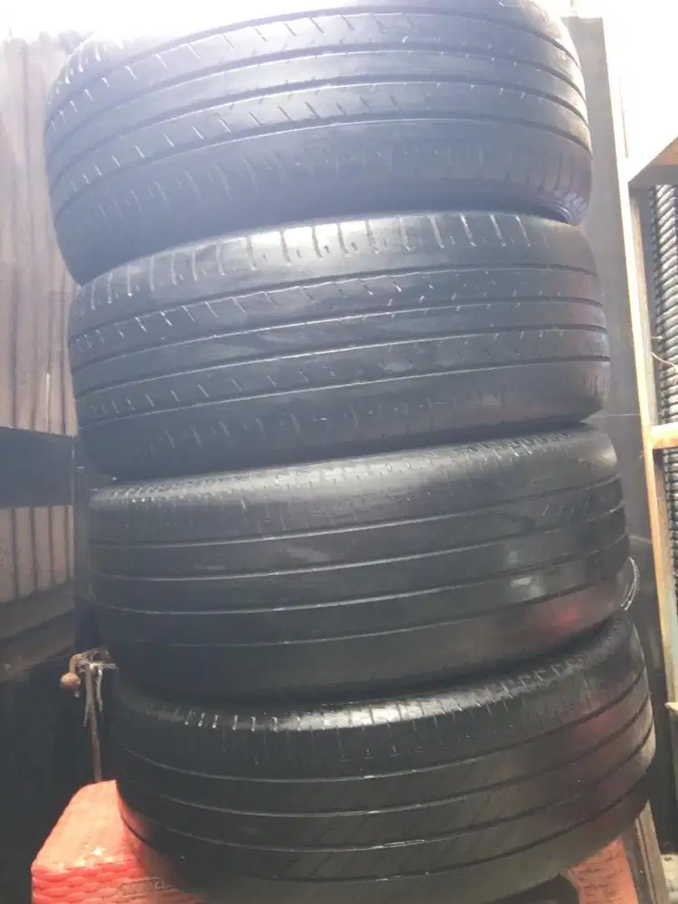 Dari pada nganggur ban copotan HRV uk. 215/55 R.17