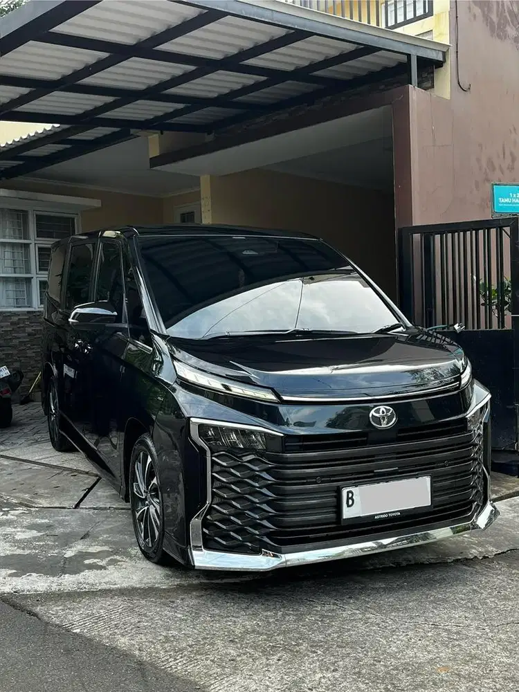 KM 25Rb | 2022 Toyota Voxy TSS KM LOW