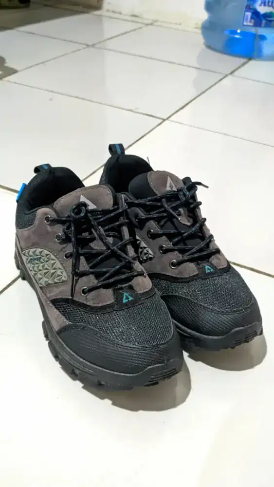 Sepatu aerostreet active low (42)