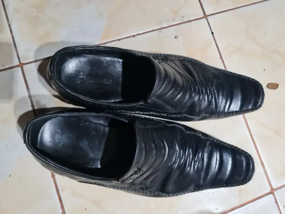 Sepatu kulit merk play boy size 42 bekas baik no minus