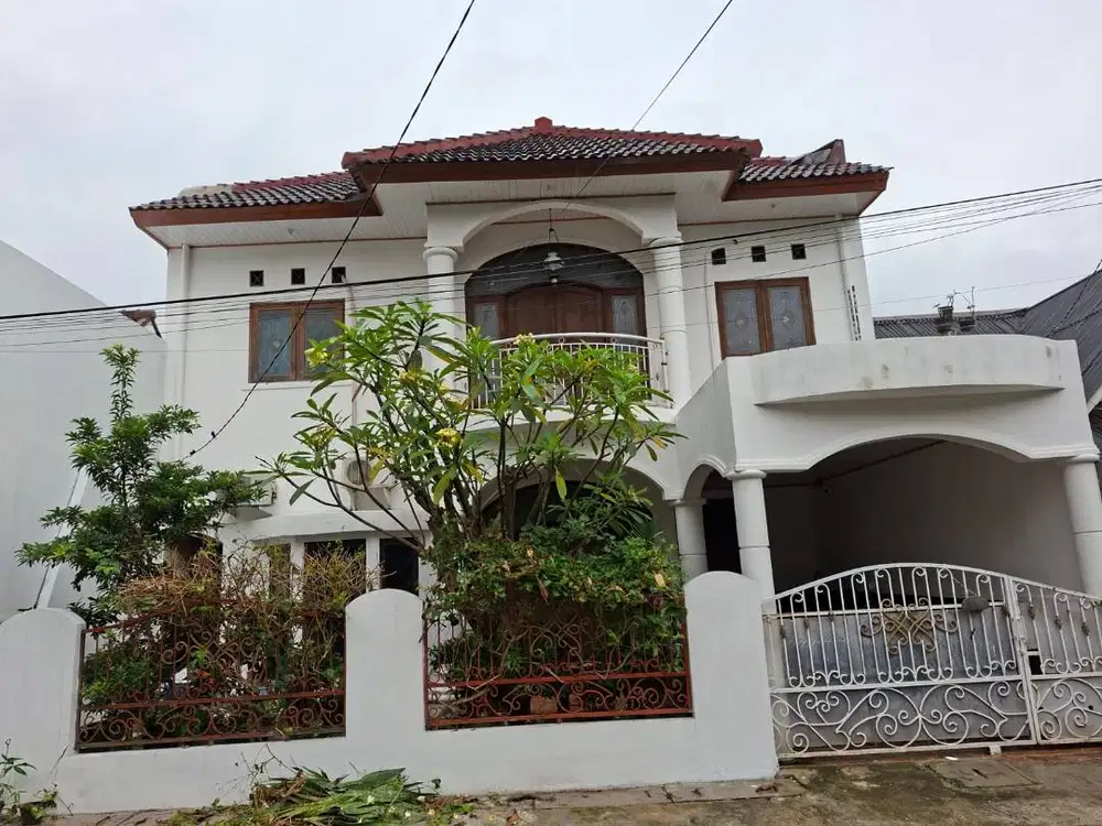 Rumah 2 lantai di lingkungan yang aman dan asri