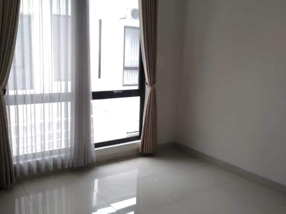 SIAP HUNI & LOKASI STRATEGIS! Rumah 2 Lantai di Discovery Bintaro — Mini Garden, Full Fasilitas & Surat Sudah SHM  (SP 0161)