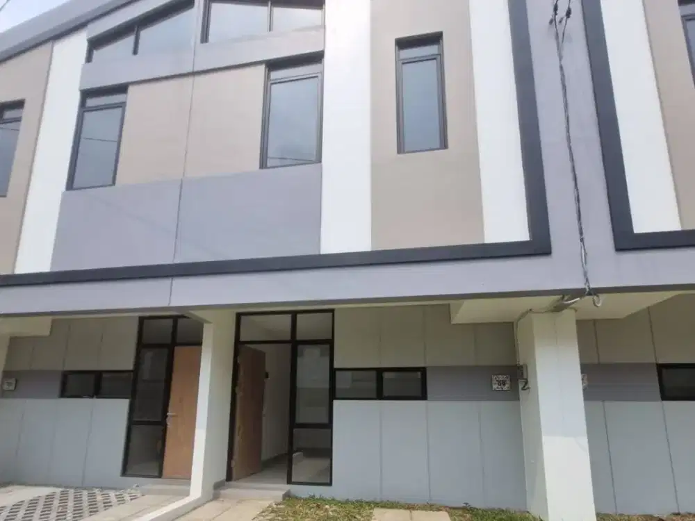 Fegg. Disewakan Rumah di Rotterdam Jababeka Cikarang