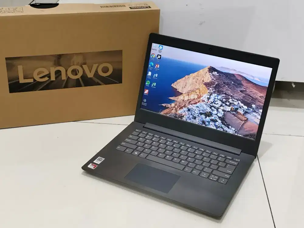 Lenovo Ideapad 130- 14AST
AMD A9-9425 Radeon R6 Ram 8GB SSD 256GB