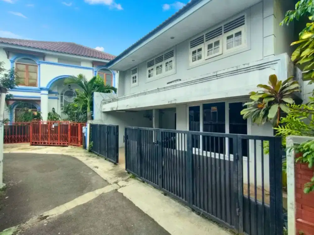 Cuma 3 M - AN !!! Rumah Lama Layak Huni di Tebet !