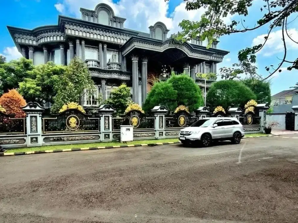 rumah second bergaya eropa halaman luas di citra grand cibubur