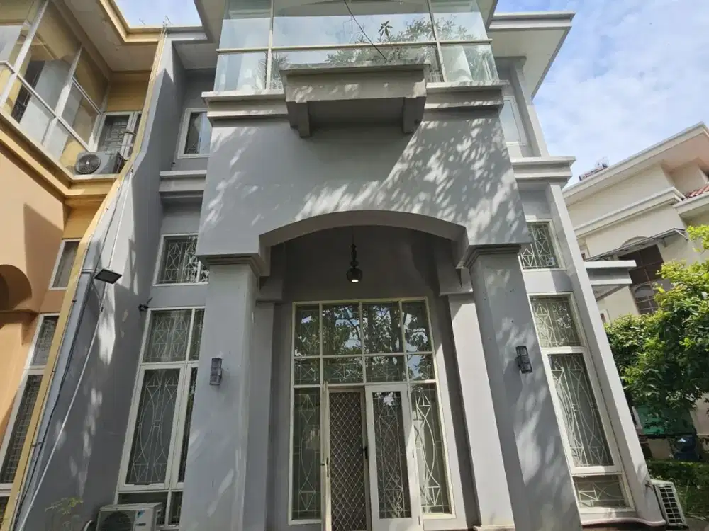 Disewa Rumah PIK Taman Mediterania Resort 3Lt Uk 225m 4Bedrooms Furnished at Jakarta Utara