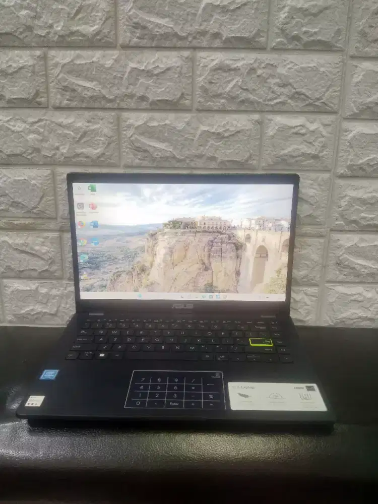 Bu jual Asus Vivobook E140M Celeron 4gb/512gb