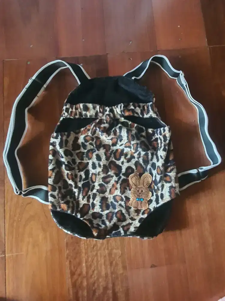 Baju, gendongan kucing