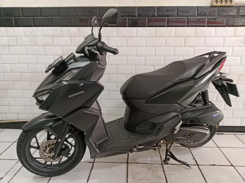 Honda vario 160 cbs tahun 2023 lengkap bagus