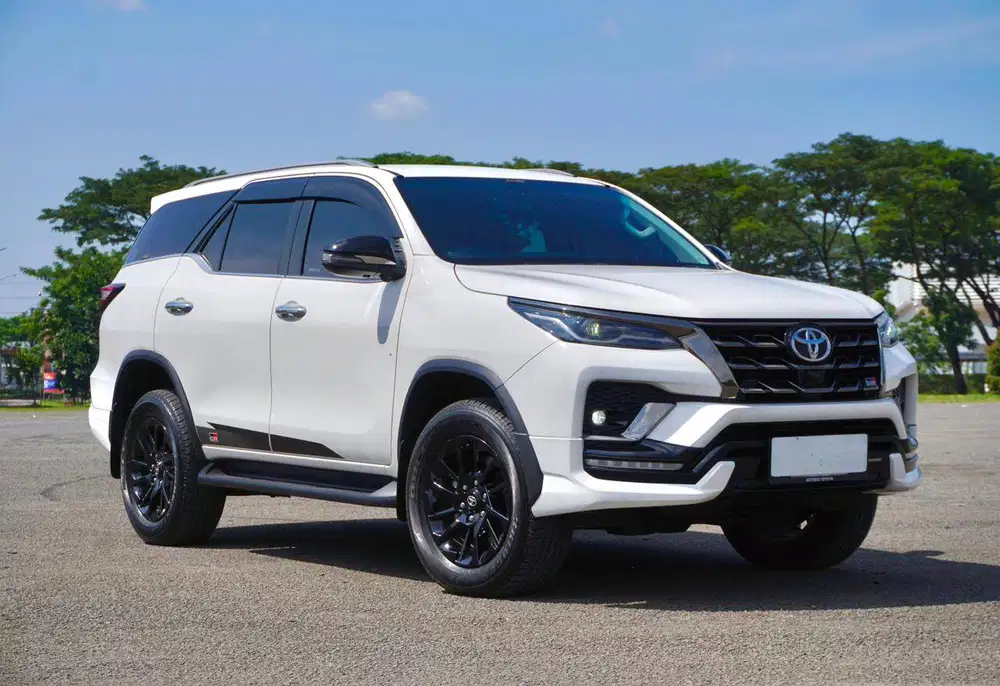 LOW ODO Toyota Fortuner 2.8  GR Sport 1GD Turbo Diesel 2022 / 2023