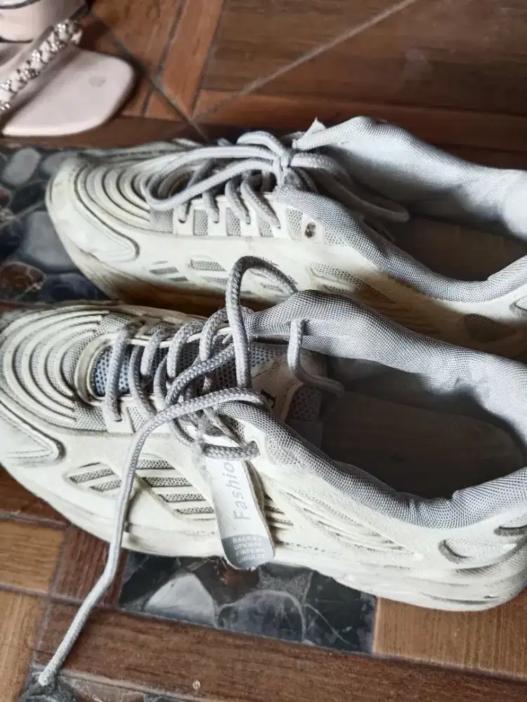 Sepatu sneakers/sport