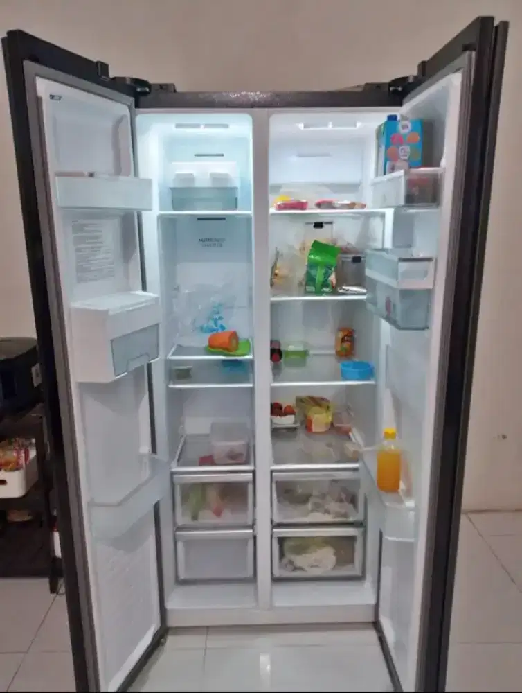 Kulkas electrolux Side by side inverter.masih garansi