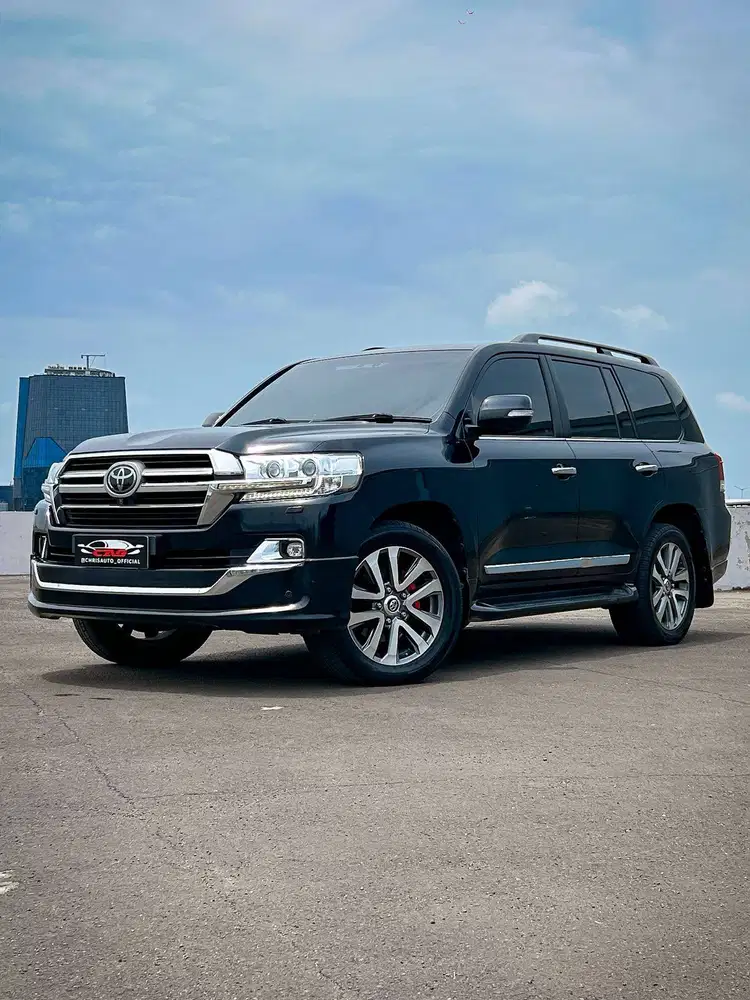 LIKE NEW!!! TOYOTA LAND CRUISER VXR200 4X4 AT (2019)