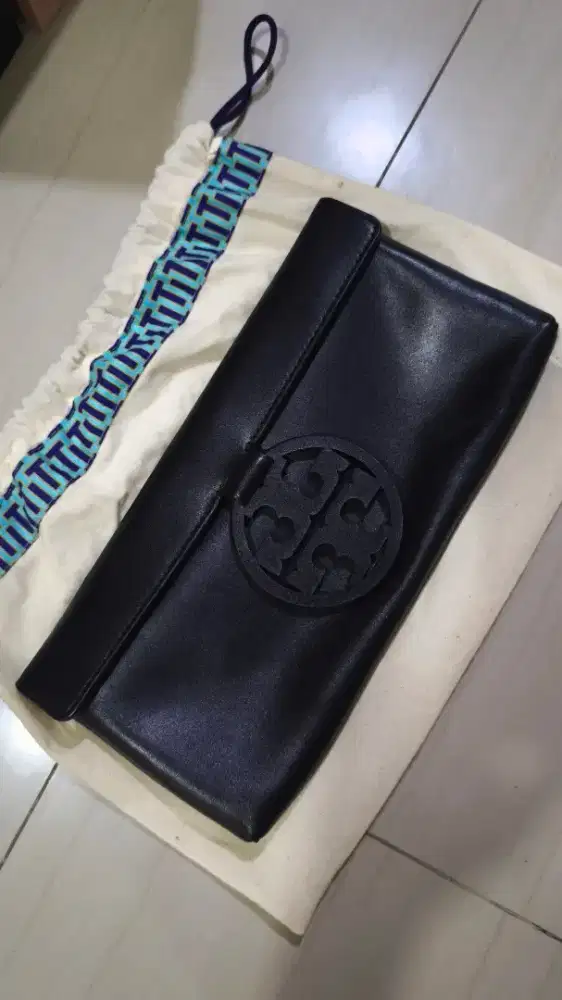 New!! Tory Burch clutch Black