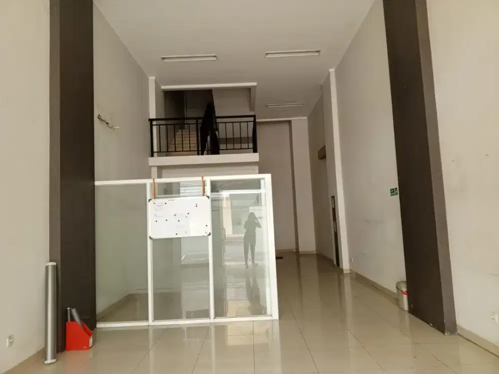 Disewakan Ruko 3,5 Lantai di Ruko Emerald Summarecon Bekasi