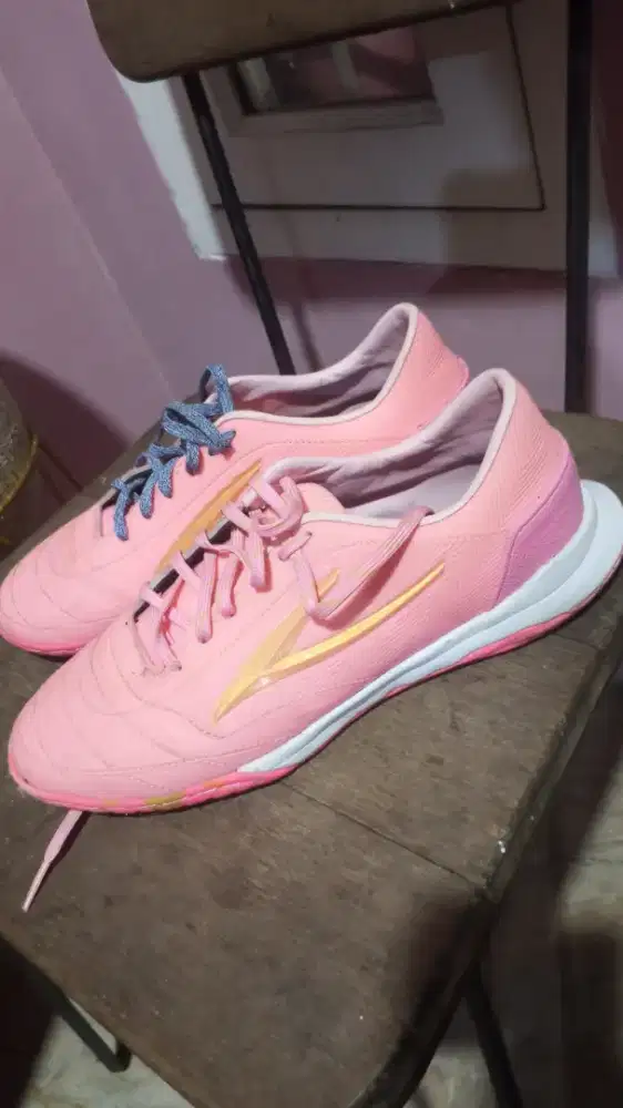 sepatu futsal zevma pink