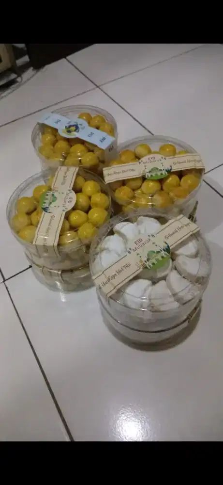 Kue nastar,kue salju,akar kelapa kas betawi