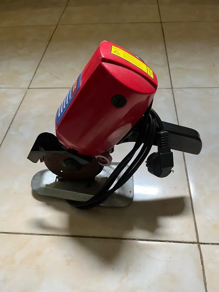 Mesin Potong Kain