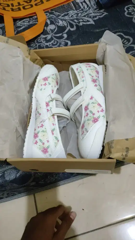 Sepatu diadora lucu imut
