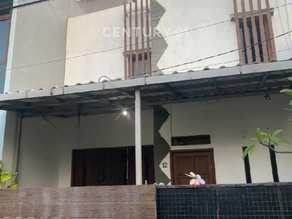 Rumah Bagus 4 Kamar Tidur Dekat Jalan Pondasi Kayu Putih