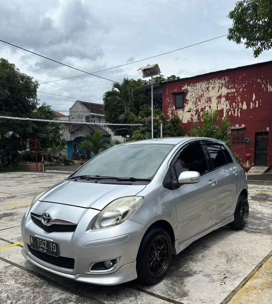 Toyota Yaris S manual 2011