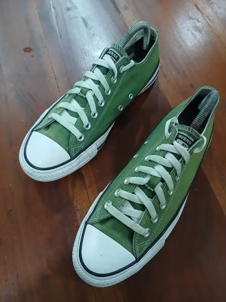 Sepatu converse original uk 42