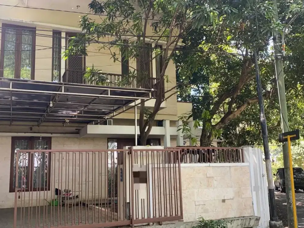 Rumah 2 Lantai Bagus SHM di Taman Pondok Indah Wiyung