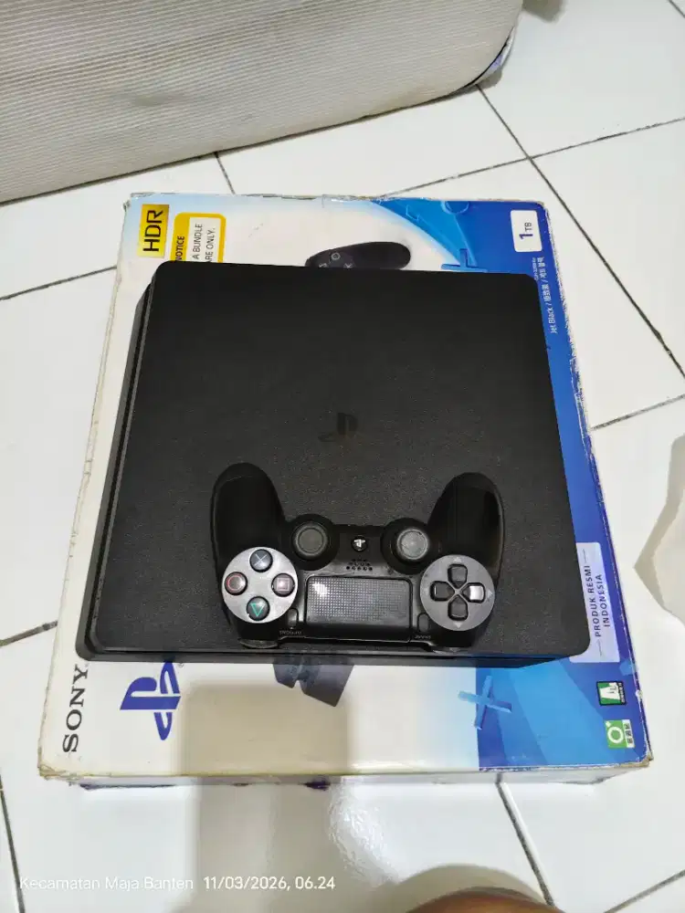 PS 4 Slim 1 TB + 1 Stik Bawaan Original