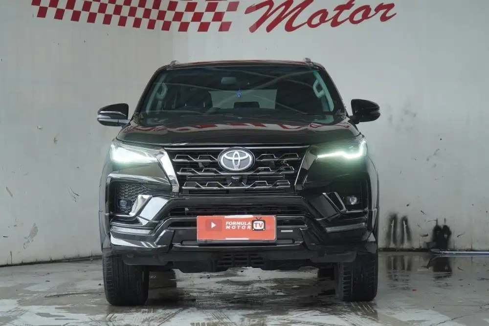 Toyota Fortuner 2.8 VRZ GR AT 2022 Hitam